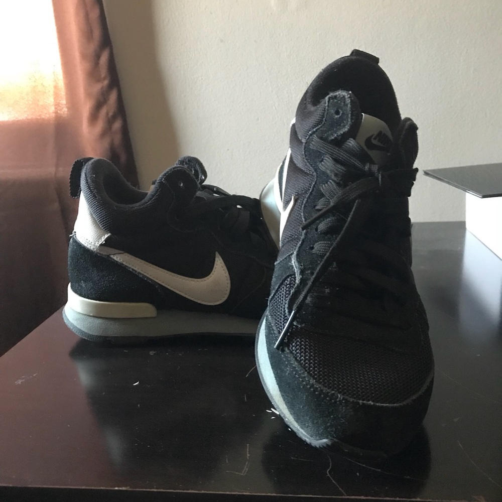 Nike internationalist mid
